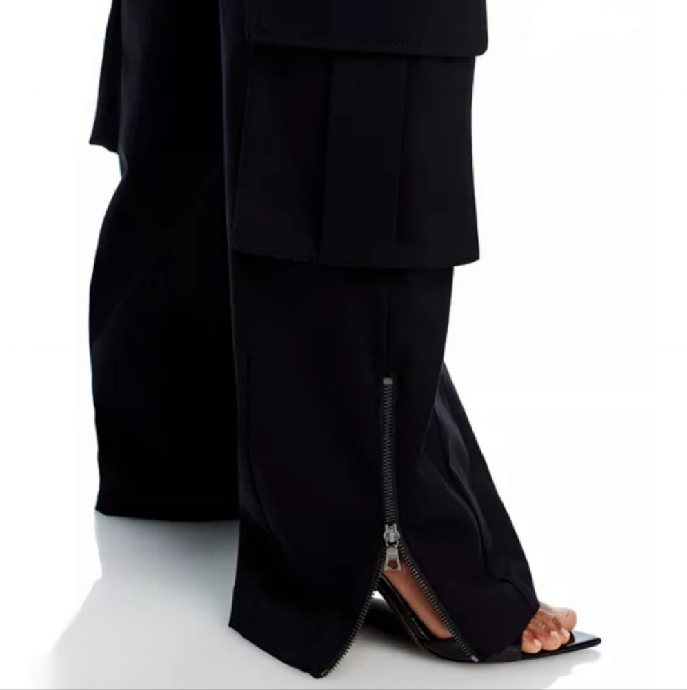 ALICE + OLIVIA Black Cargo Pants - Picture 7 of 10